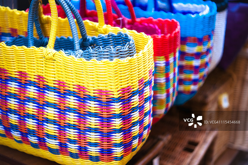 彩色柳条购物篮图片素材