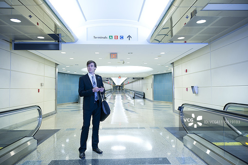在机场的白人商人图片素材