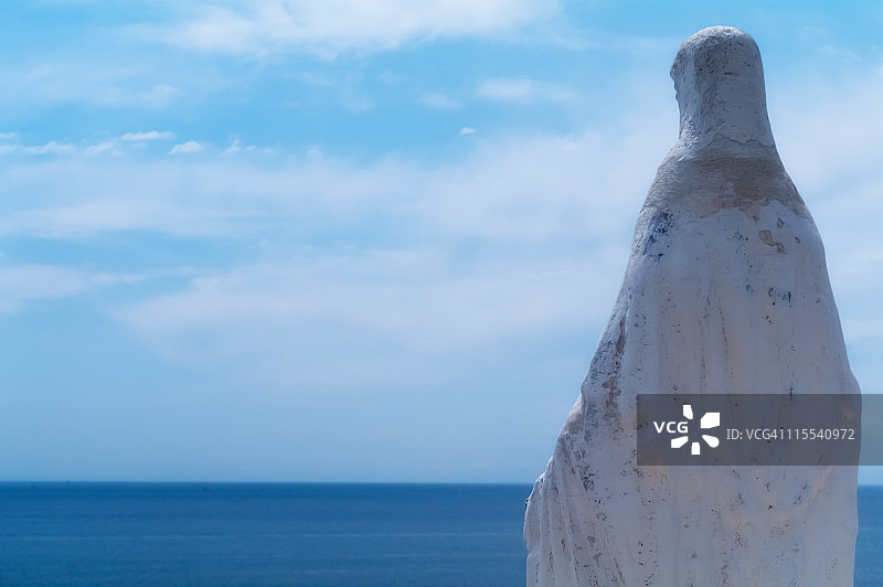 海天一色的白色雕塑图片素材