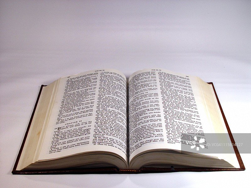 打开的圣经图片素材