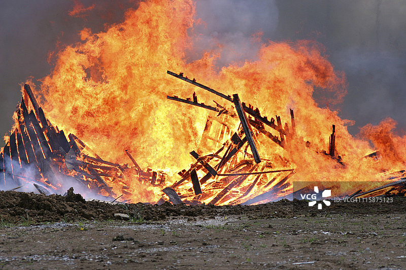 谷仓火灾图片素材