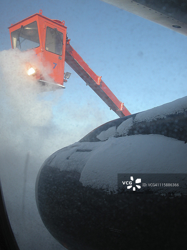 飞机除冰图片素材