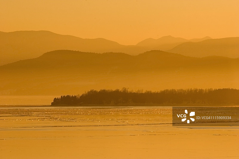 金色的夕阳图片素材