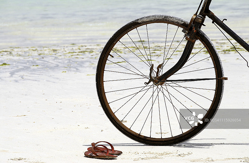 海滩上的交通运输图片素材