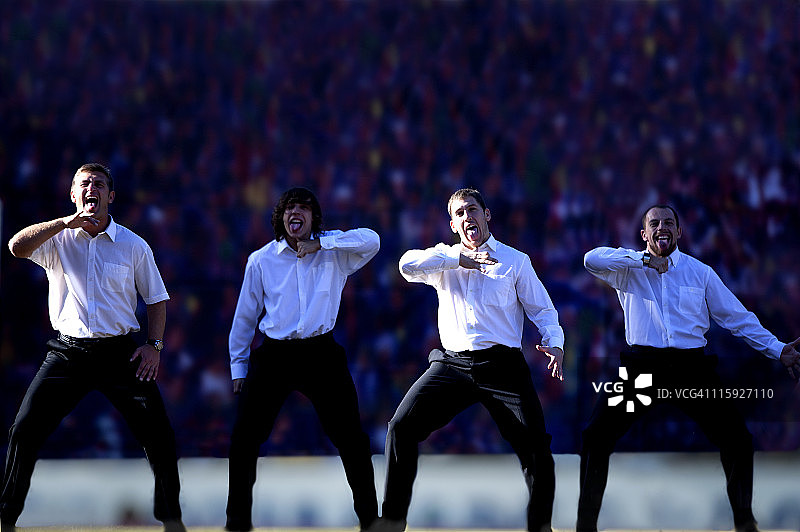 橄榄球运动员表演哈卡战舞图片素材