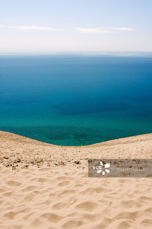 蓝色海平面海景图片素材