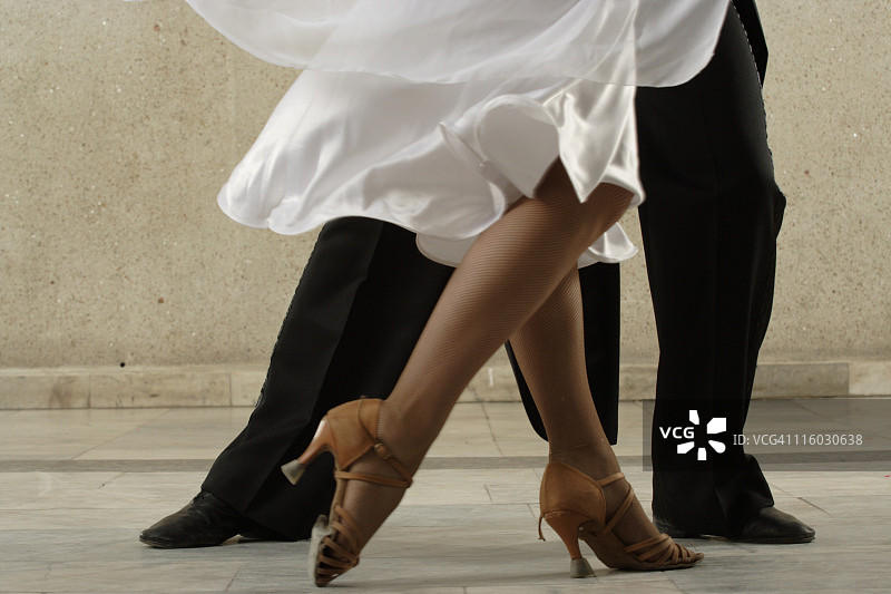 跳舞两图片素材