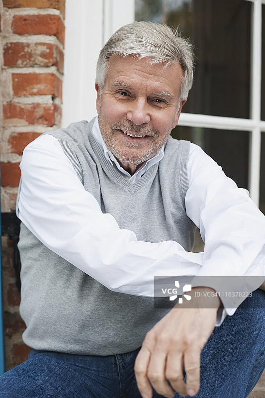 德国克拉策堡老年男人微笑肖像图片素材