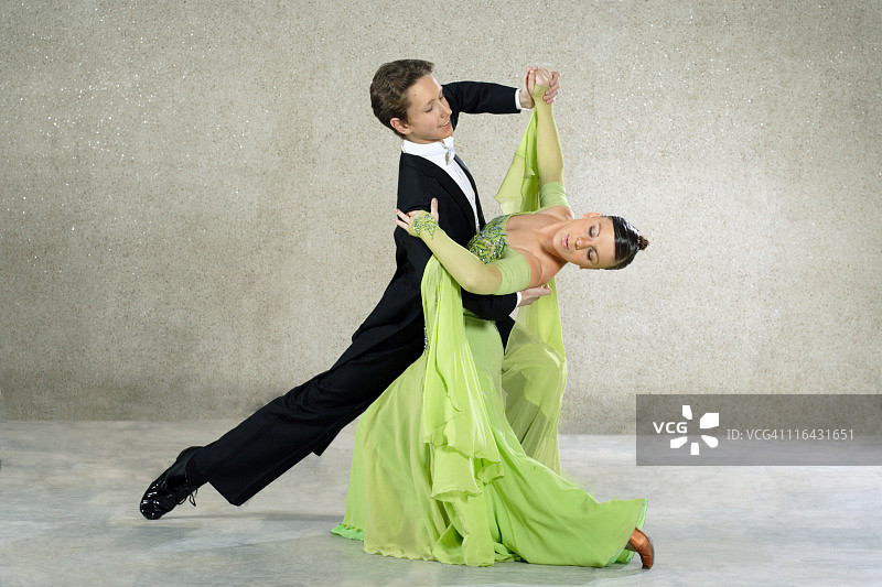 跳舞两图片素材