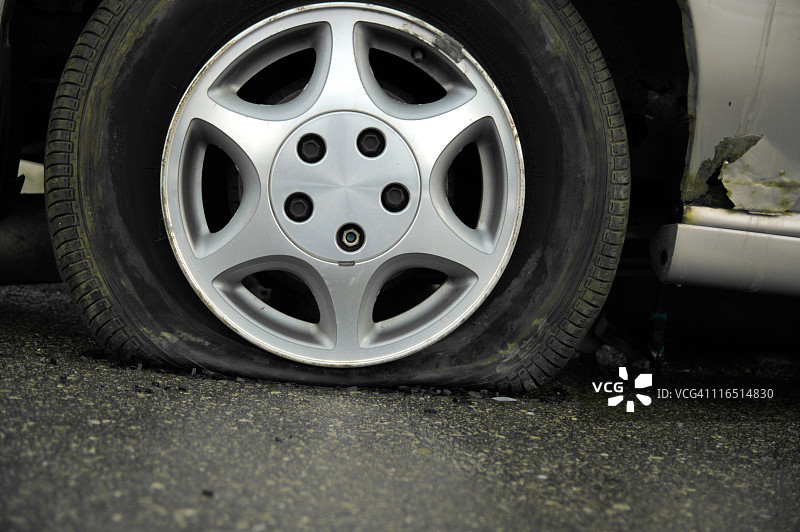 轮胎没气图片素材