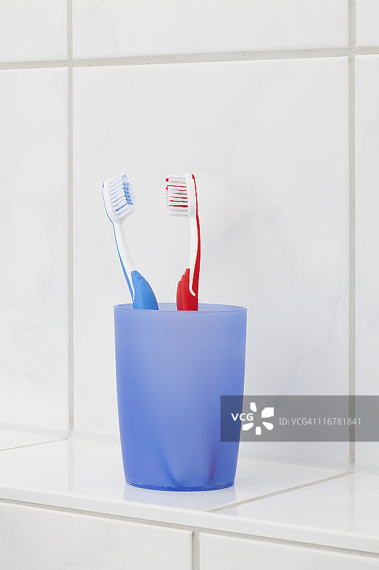 杯子里的两把牙刷图片素材