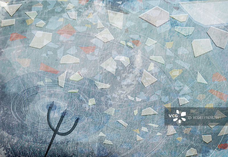 水坑中的草叉与碎片图片素材