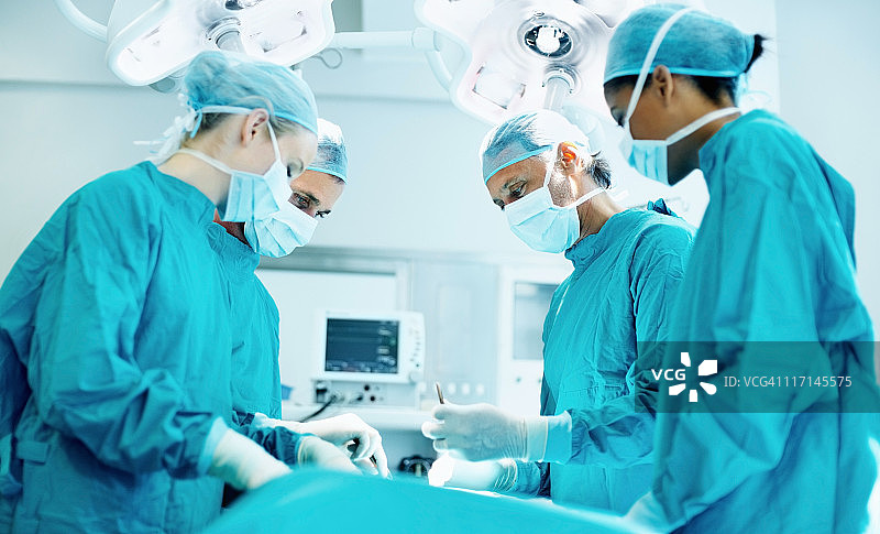 外科医生工作中图片素材