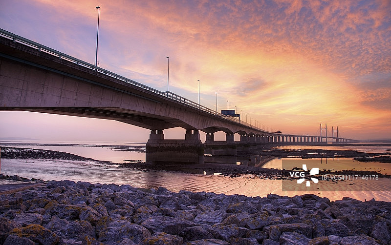 塞文二桥日落图片素材