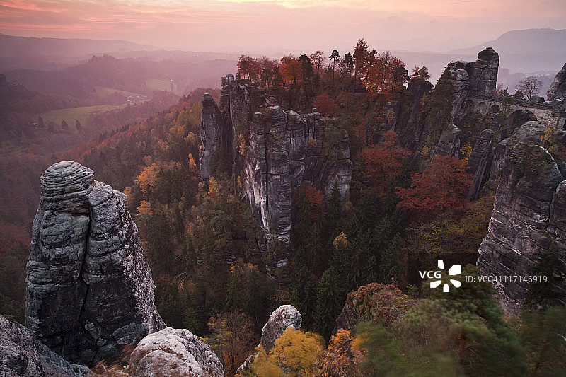 易北河砂岩山脉的巴斯泰石林图片素材