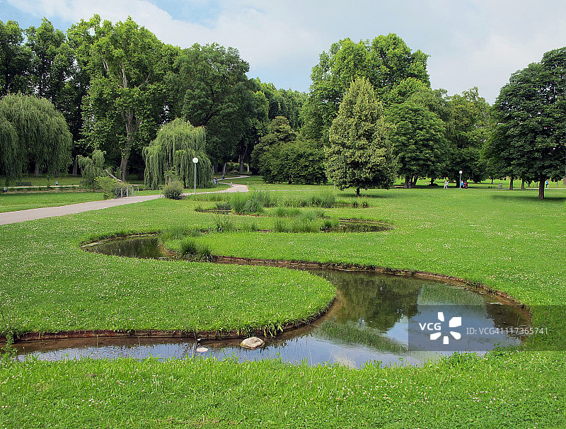 城堡公园里的急弯图片素材