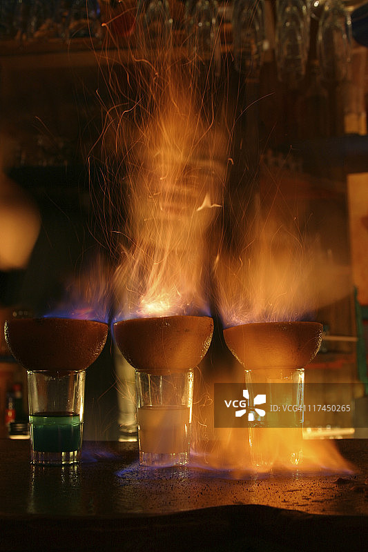 燃烧的鸡尾酒图片素材