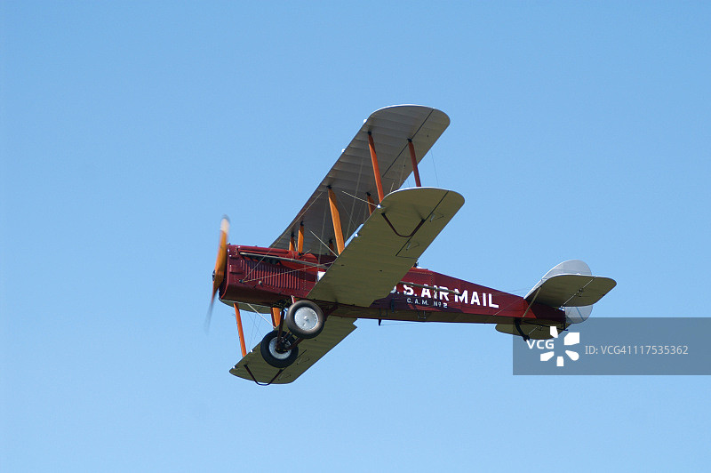 美国航空邮件双翼飞机德·哈维兰DH4飞行图片素材