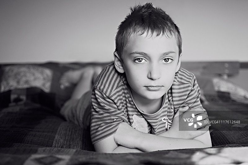 小男孩的肖像图片素材