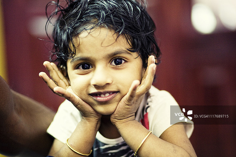 微笑女孩的肖像图片素材