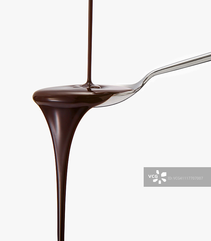 勺子上滴落的巧克力酱图片素材