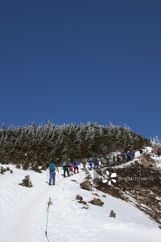 山中的徒步者图片素材