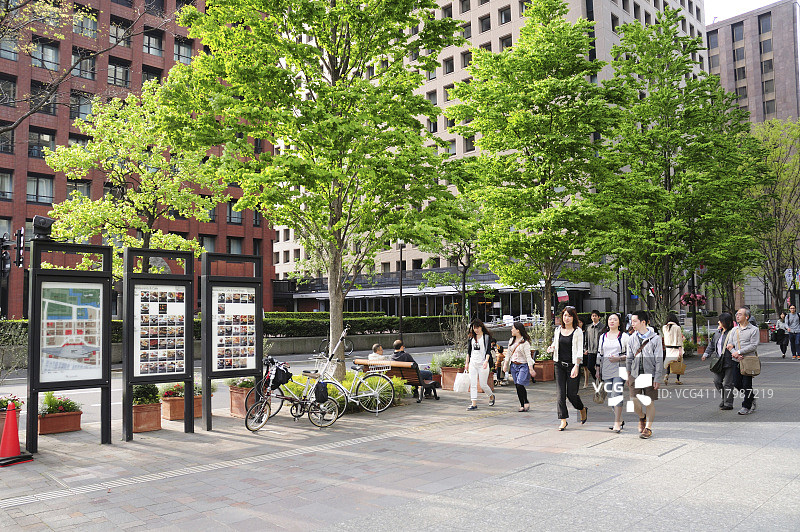 东京街头的行人图片素材