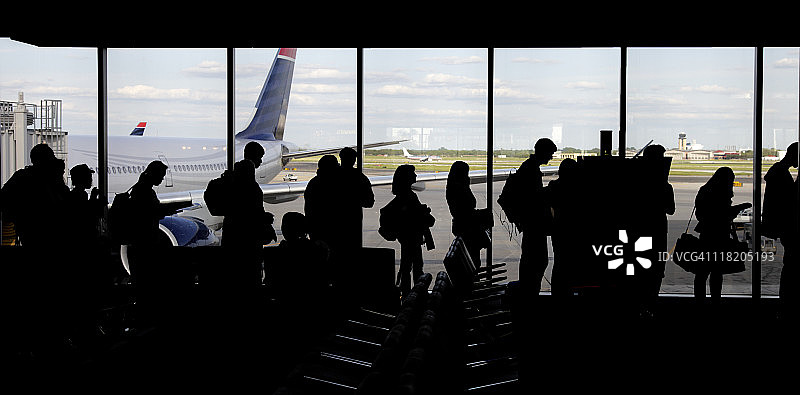 排队的人群剪影图片素材