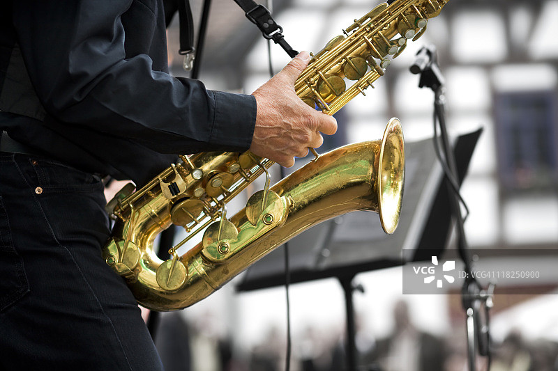 演奏萨克斯图片素材