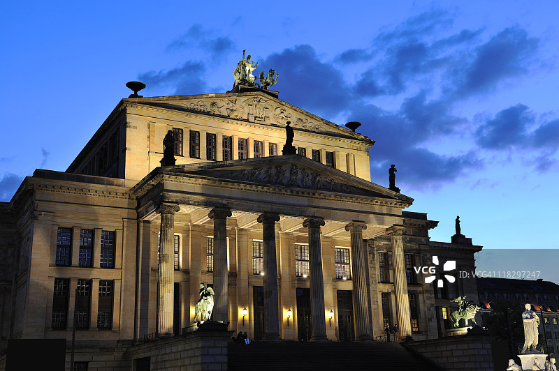 柏林宪兵广场剧院夜景图片素材