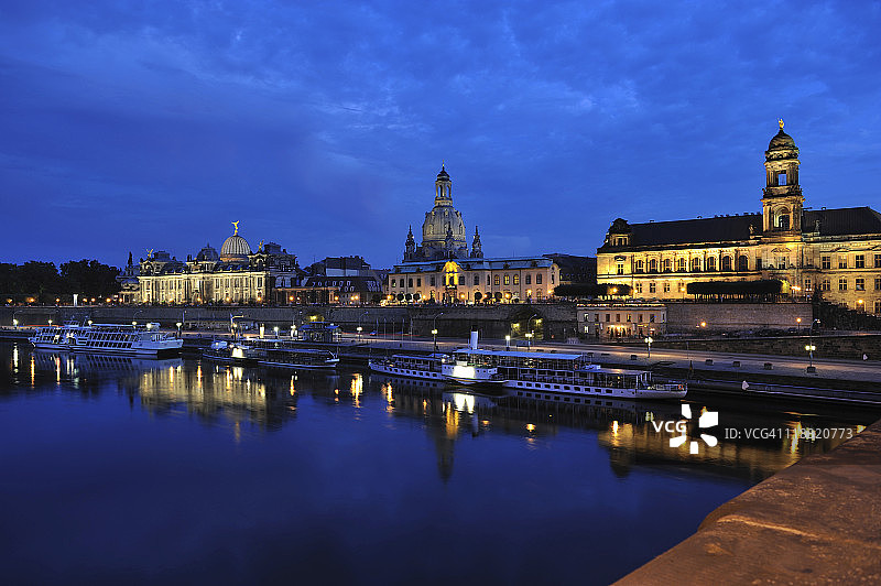 德累斯顿布吕尔平台桥梁暮光景色图片素材