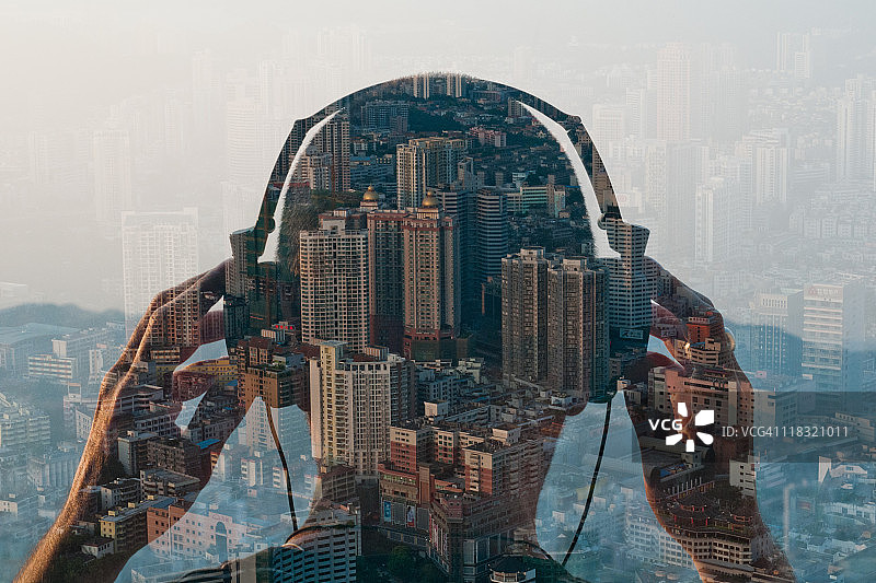 戴耳机男人的双重曝光图片素材