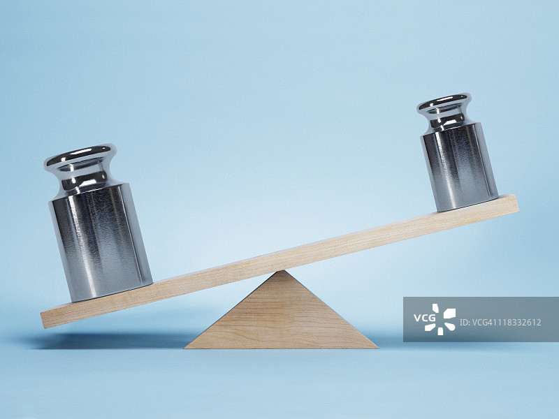 天平上的砝码图片素材