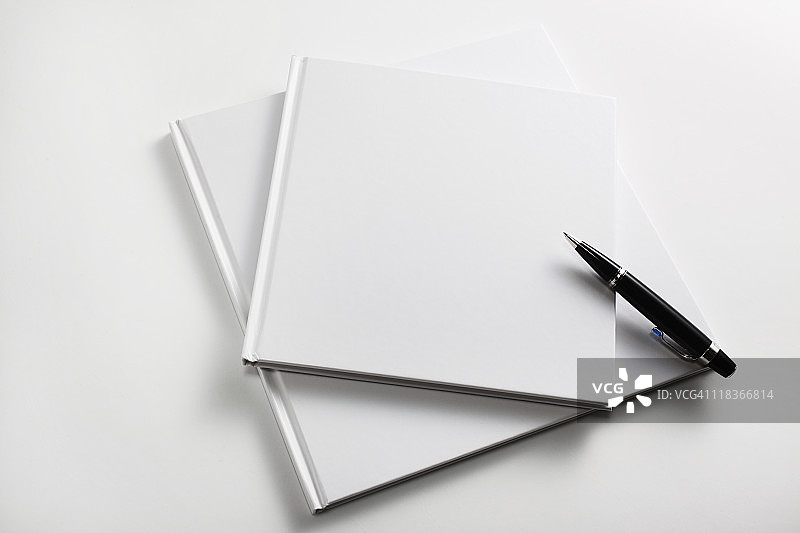 书籍和钢笔概念图片素材