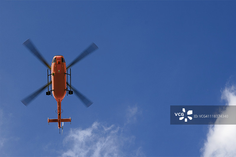 救援直升机-低角度视图图片素材