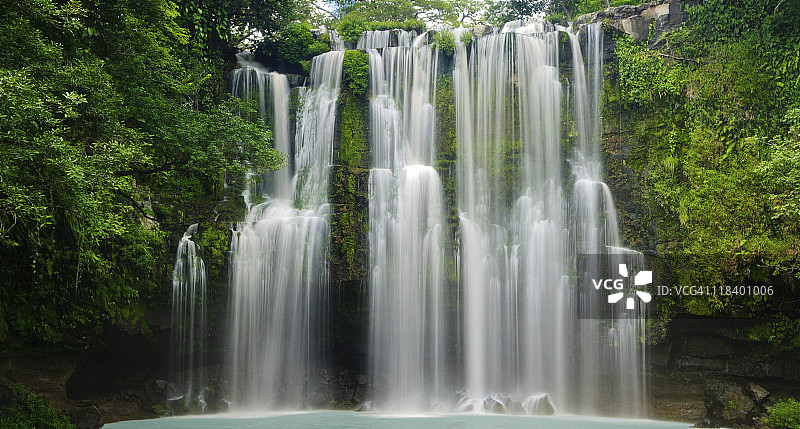 热带瀑布图片素材