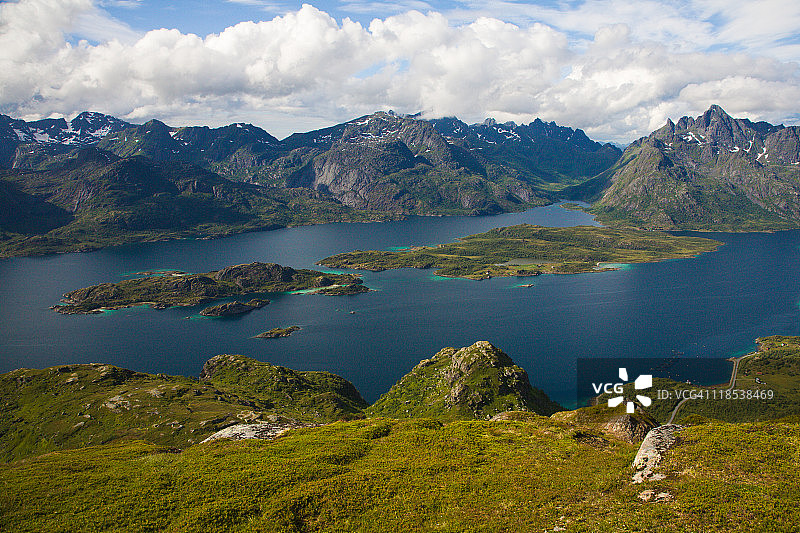 从山顶俯瞰挪威峡湾图片素材