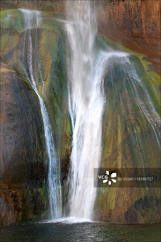 犹他州小牛溪瀑布下段图片素材