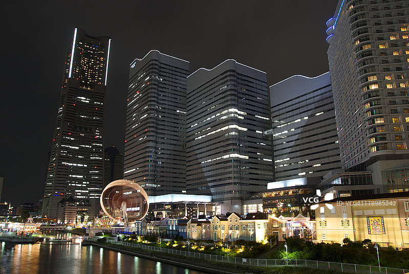 港未来和地标塔夜景图片素材