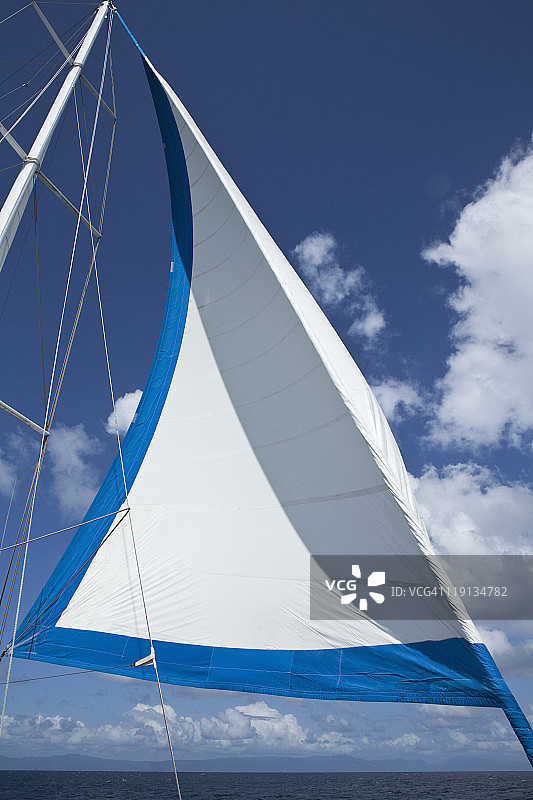 游艇的帆和桅杆图片素材