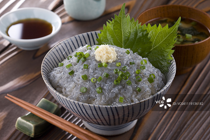 生吻仔鱼盖饭图片素材