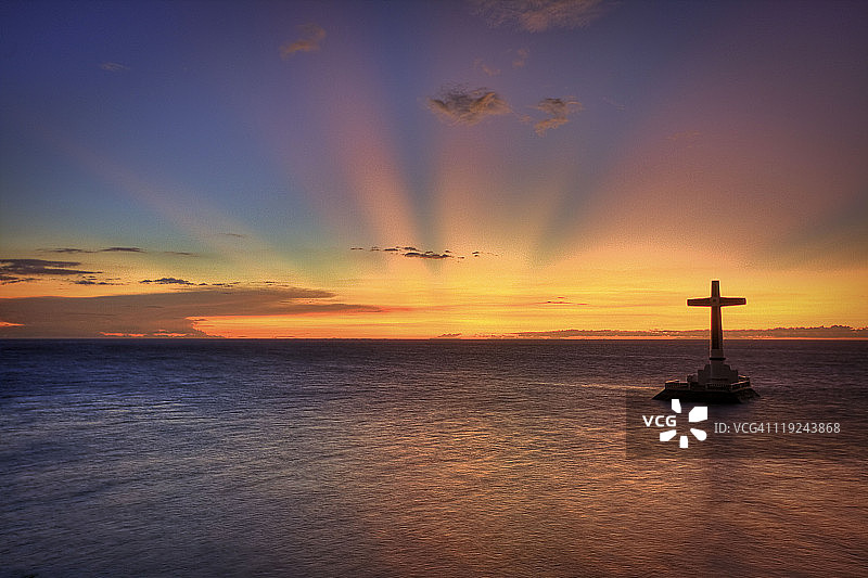 沉没的墓地图片素材