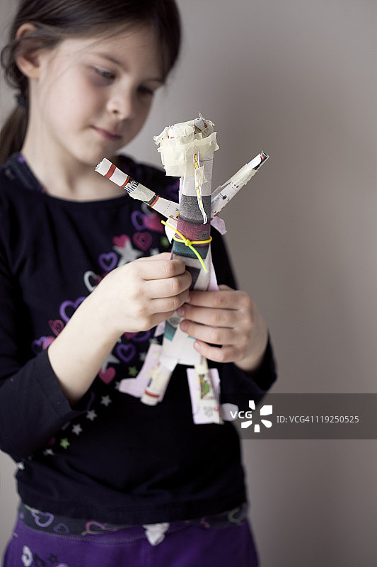 新闻纸娃娃图片素材