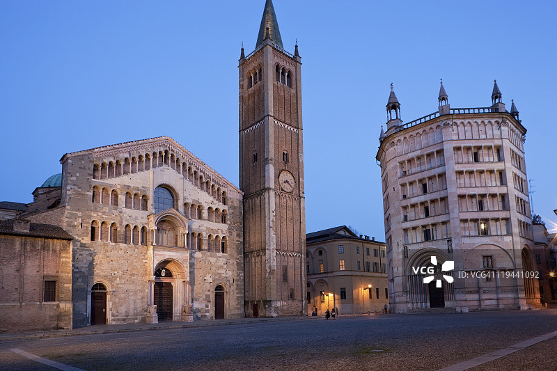 意大利艾米利亚-罗马涅帕尔马大教堂和洗礼堂图片素材