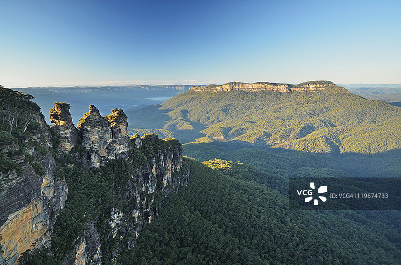 蓝山的三姐妹峰和孤独山图片素材