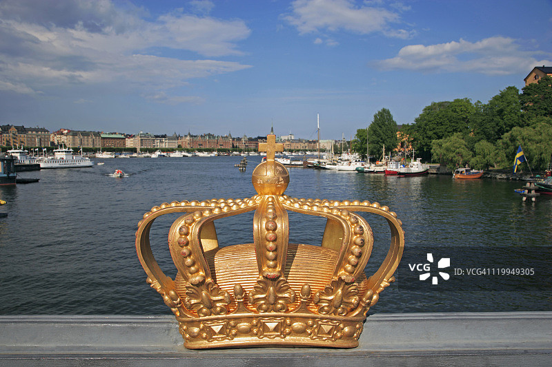 斯德哥尔摩的谢普斯霍尔门桥上的皇冠图片素材