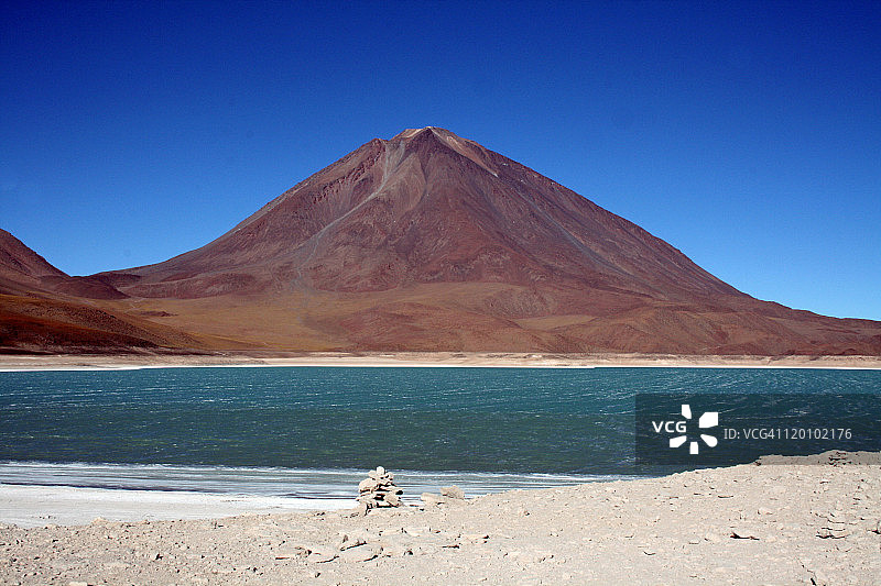 绿湖火山和利坎卡布尔火山图片素材