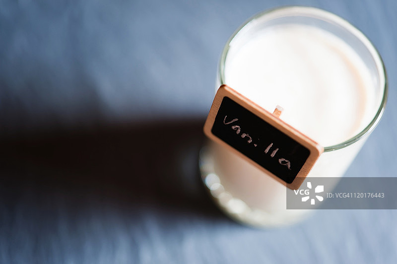 石板标签上的自制香草酸奶图片素材