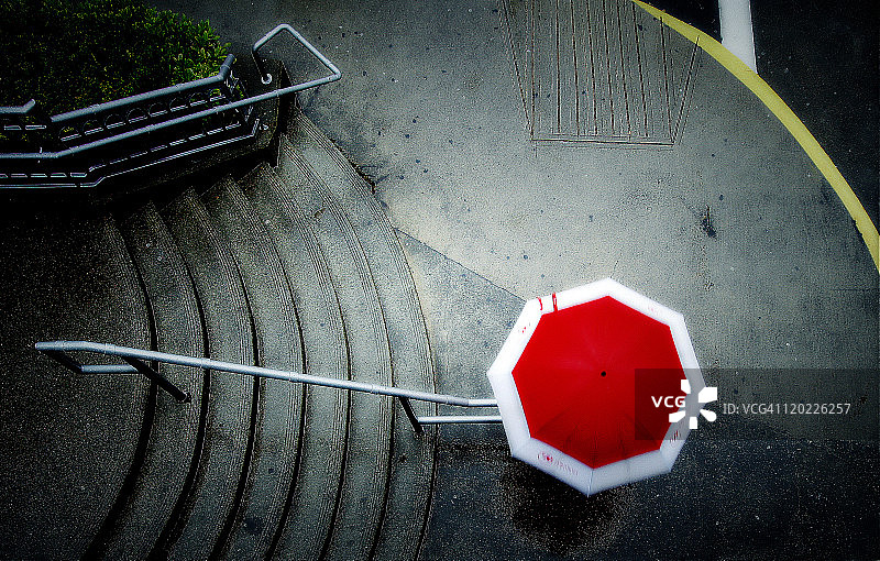 红色的伞图片素材