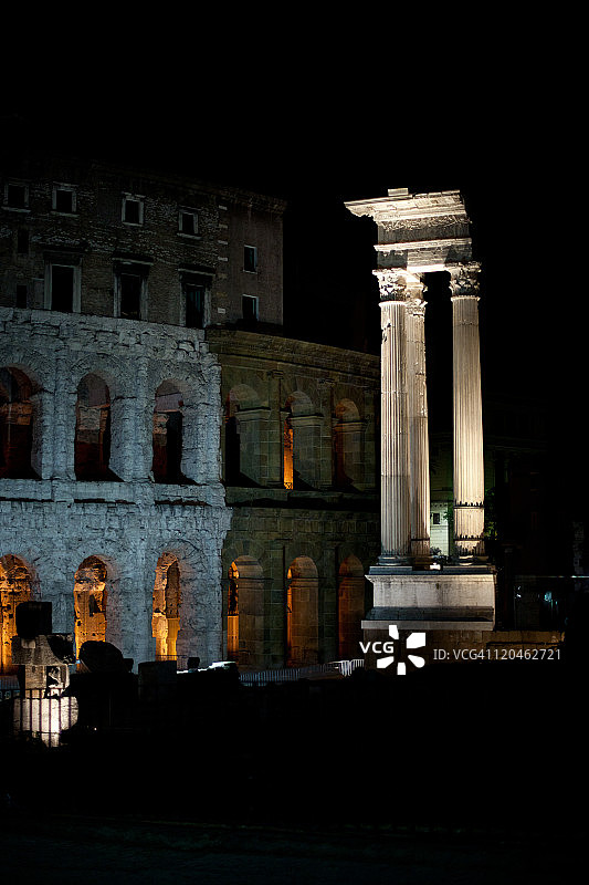 夜晚的马切罗剧院遗址图片素材